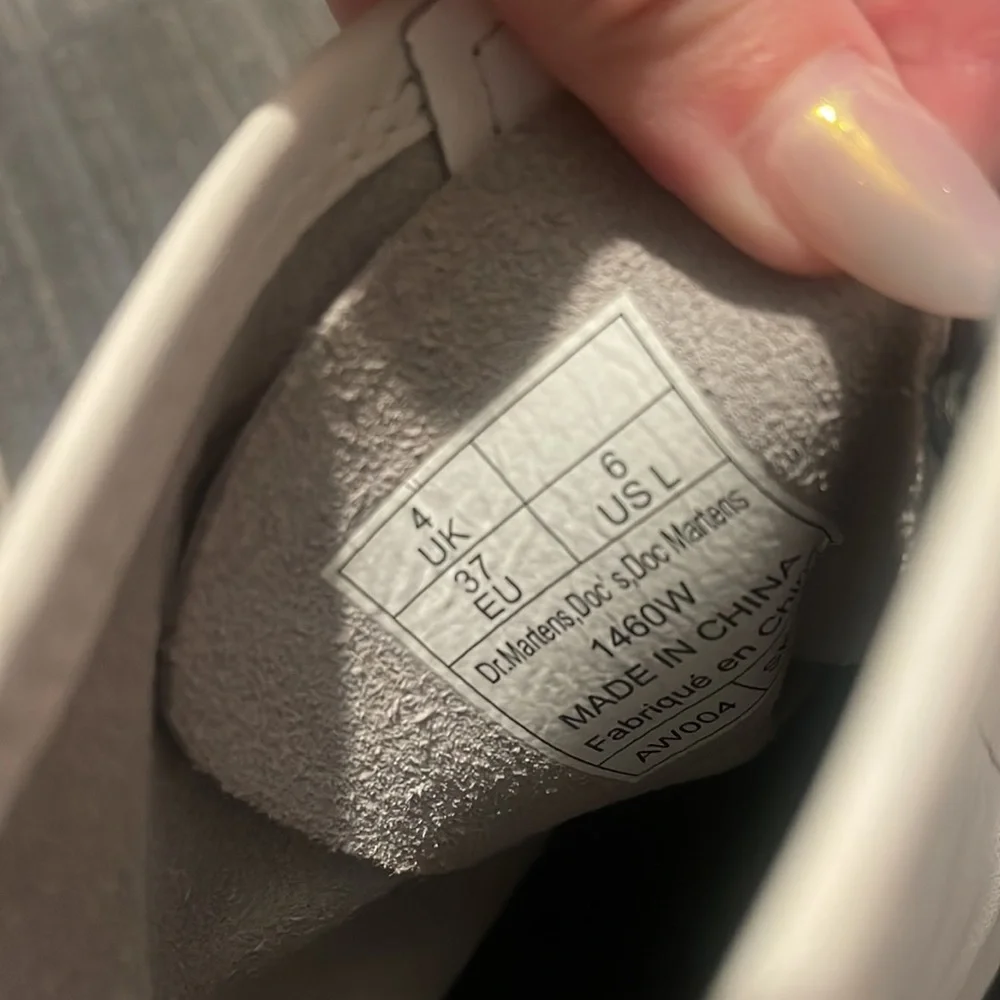 WHITE DR MARTENS BOOTS SIZE 6 - Picture 5 of 6